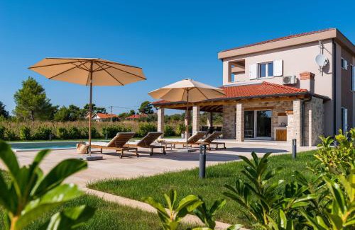 Nin Villa | Exceptional Villa Idalia near ZADAR, NIN & QUEENS BEACH, Heated Pool, Privacy