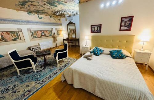 Menton Apartment | EXCEPTIONNEL ! VENEZ SEJOURNER DANS LES 3 SUITES D'UN AUTHENTIQUE ANCIEN PALACE DE LA "BELLE EPOQUE" de 1874 ! UNIQUE !