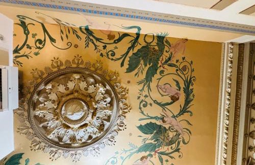 Menton Apartment | EXCEPTIONNEL ! VENEZ SEJOURNER DANS LES 3 SUITES D'UN AUTHENTIQUE ANCIEN PALACE DE LA "BELLE EPOQUE" de 1874 ! UNIQUE !