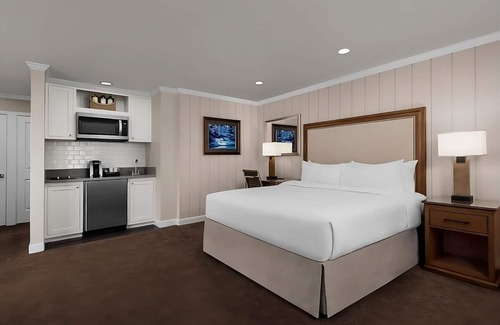 Napa Hotel | Exciting Resort Activities for Everyone! With Outdoor Pool, Tennis, Golf!