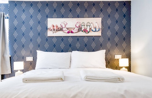 Lincoln Apartment | Exclusive 2 Bedroom Apartment Centrally Located in Lincoln Free Wifi Toiletries and Hairdryer
