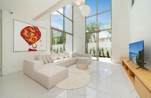 Si Sunthon Villa | Exclusive 4BR Pool Designer Villa in Lux Pride 2 V6 Residence, Near Laguna