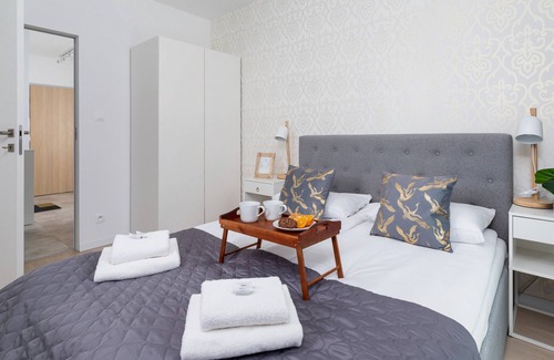Grzegorzki Apartment | Exclusive Apartment Mogilska by Renters