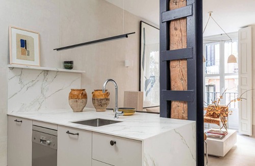 Huertas Apartment | Exclusive Apartment Nestled in the Vibrant Neighborhood of Neptuno