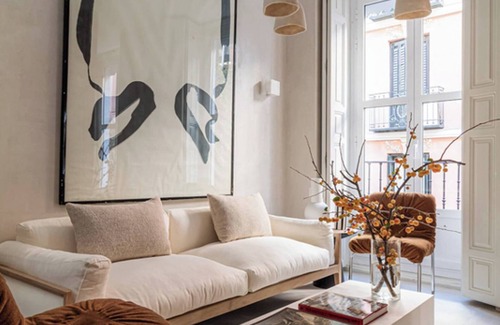 Huertas Apartment | Exclusive Apartment Nestled in the Vibrant Neighborhood of Neptuno