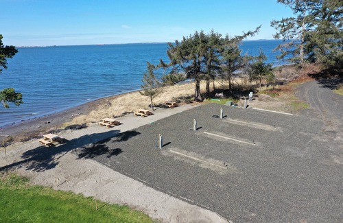 Aberdeen Apartment | Exclusive Bayside RV Sites