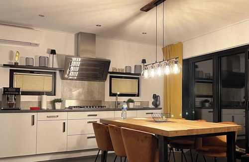 Breskens Ski Chalet | Exclusive beach chalet on the North Sea - close to the beach with fence