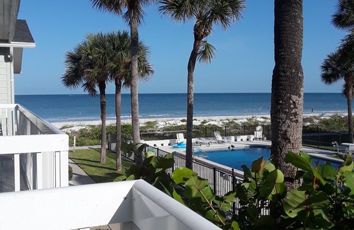 Belleair Beach House | Exclusive Belleair Beach, FloridanArt's Beach Retreat