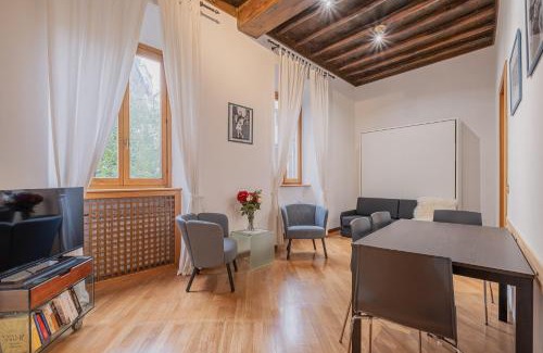 Rione VII Regola Apartment | Exclusive Campo dei Fiori Flat