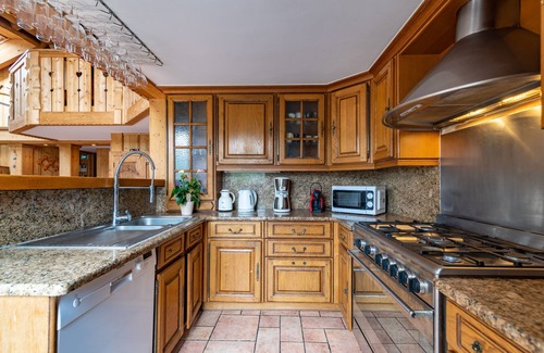 Reberty Ski Chalet | Exclusive Chalet skis
