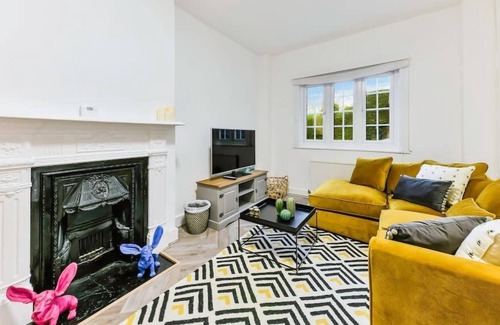 Tadworth House | Exclusive Charming Cottage in Surrey