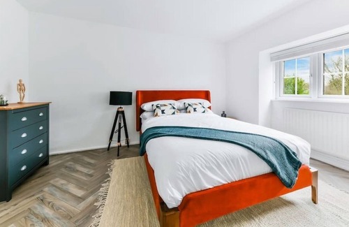 Tadworth House | Exclusive Charming Cottage in Surrey