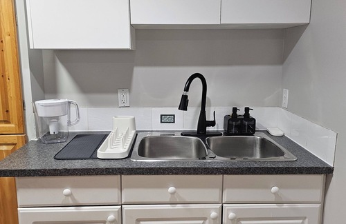 Calgary Apartment | Exclusive Comfort: Guest Suite