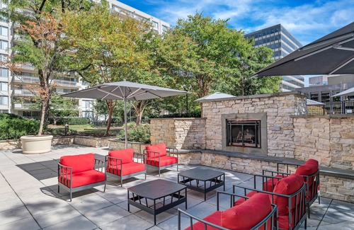 Crystal City Apartment | Exclusive Condo at Crystal City