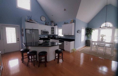 Emerald Isle Cottage | Exclusive Dolphin Ridge "ISLAND TIME" with private pool and golf cart