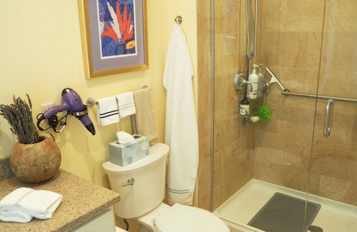 Fennville Bed & Breakfast | Exclusive Garden Suite with Water Views, includes Chef Dennis English Breakfast