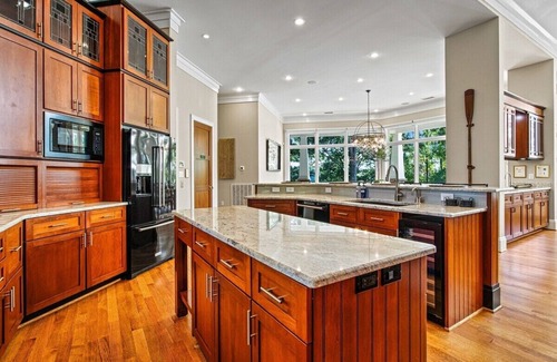 Barium Springs Ski Chalet | Exclusive Grand Lakefront Escape on Island