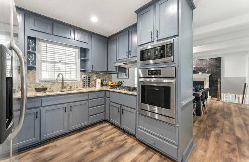 Atlanta House | Exclusive Haven with Pool & Bar