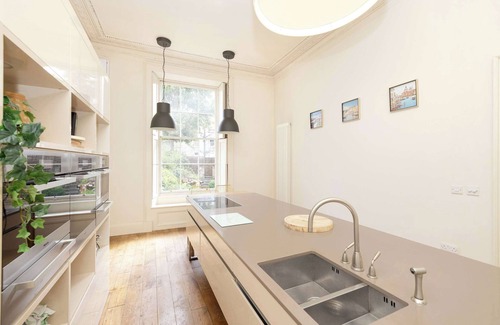 Bonnington Apartment | Exclusive House with Free Parking