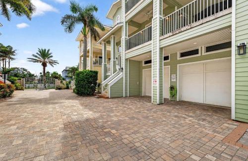 Indian Rocks Beach House | Exclusive Isla Bonita