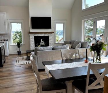 Dandridge House | Exclusive Lakefront Retreat on Douglas Lake