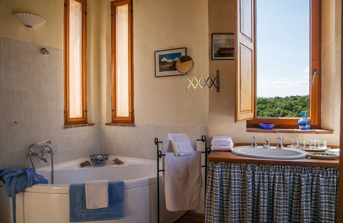 Citta della Pieve Villa | exclusive, luxurious Farmhouse, between Rome and Florence, garden, heated pool
