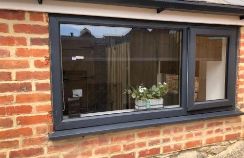 Newport Apartment | Exclusive Modern decorated 1 Bedroom Detached Studio