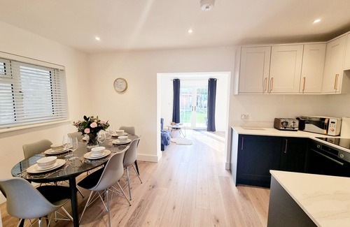 Runnymede House | Exclusive Palm House, Nature, Amenities, Garden