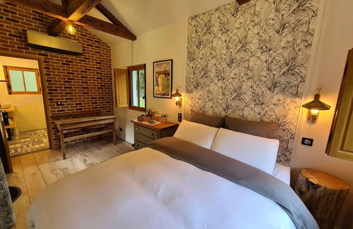 Boiscommun Bed & Breakfast | Exclusive Retreat in a Historic Railway Station near Orléans Forest