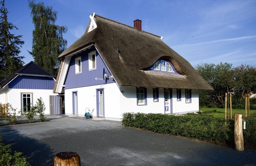 Born auf dem Darss House | Exclusive vacation home with large sauna area and cozy modern furnishings