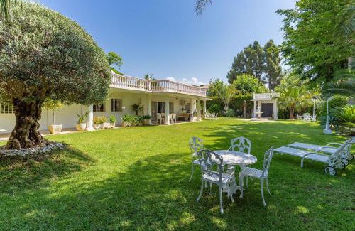 San Pedro de Alcantara Villa | Exclusive villa Las Palmeras Puerto Banus with heated private swimming pool, Marbella, Spain