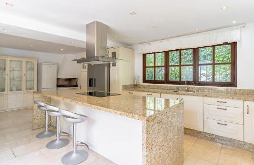 San Pedro de Alcantara Villa | Exclusive villa Las Palmeras Puerto Banus with heated private swimming pool, Marbella, Spain