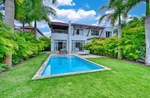 Los Altos Villa | Exclusive Villa with Elevator in Casa de Campo