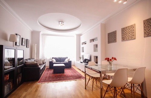 Vinohrady Apartment | Exclusive Vinohrady Location - Charming 2 Bedroom/2 Bathroom w/Balcony &Elevator