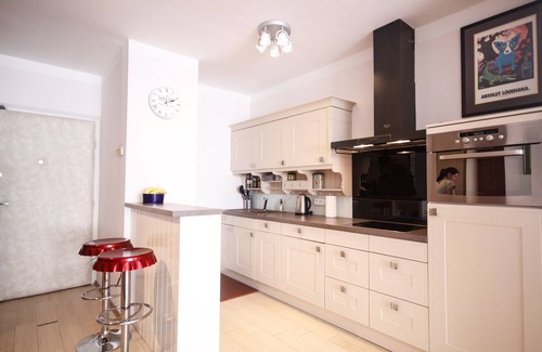 Vinohrady Apartment | Exclusive Vinohrady Location - Charming 2 Bedroom/2 Bathroom w/Balcony &Elevator