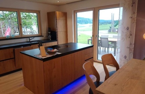 Roehrnbach Apartment | Exclusively furnished holiday home - with bathtub and walk-in experience shower