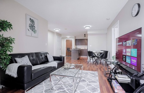 Downtown Mississauga Condo | Executive 2 Bedroom 2 Bath 1 Park Condo Square One|Toronto Airport YYZ 15 Minute