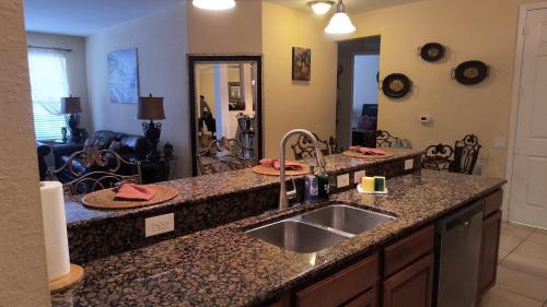 Florida Central Atlantic Coast Apartment | Executive 3 Bedroom Villa at Universal,Convention Center, Vista Cay