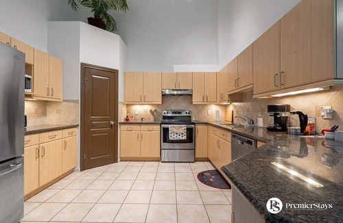 Mission District Condo | Executive 3BR Penthouse » Downtown » Parking » AC