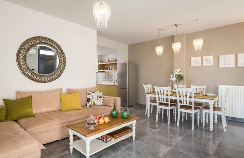 Agia Villa | Executive 9 bedroom villa with a heated pool