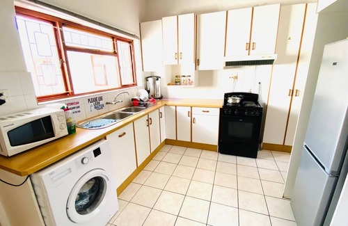 Eikenbosch House | Executive Accommodation Bellville