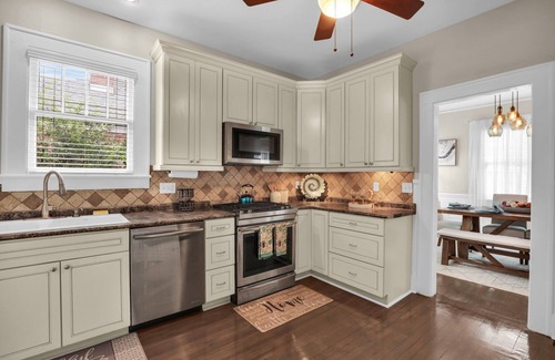 Midtown House | Executive Ardsley Bungalow close to Downtown
