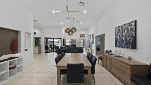 Banksia Beach House | Executive Canal Home