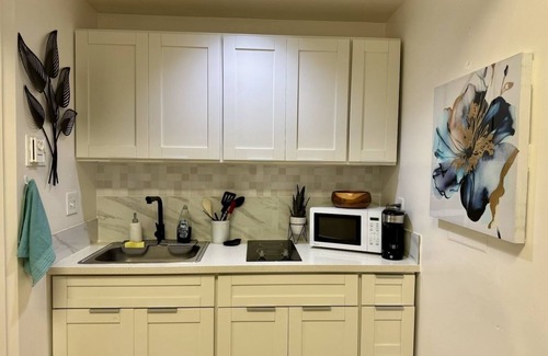 Downtown Honolulu Apartment | Executive Center Studio with Kitchenette, secure building pool, FREE PARKING