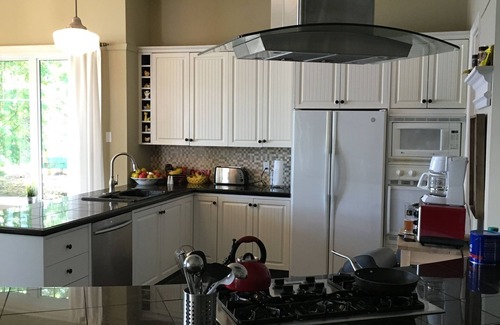 Baysville House | Executive cottage charm on Lake of Bays near Baysville sleeps eight