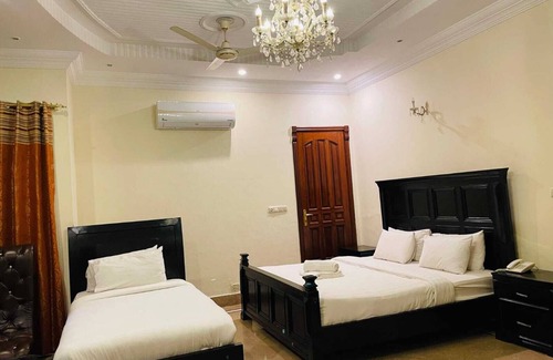 F-7 Sector Hotel | Executive Galaxy Guest HouseIslamabad f-8/3 street 11 House number 8 is