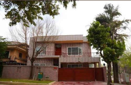 F-8 Sector House | Executive Grand Royal