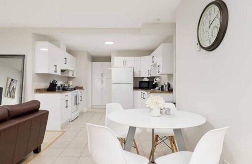 Fleetwood House | Executive Guest Suite in Surrey, BC