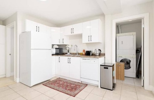 Fleetwood House | Executive Guest Suite in Surrey, BC