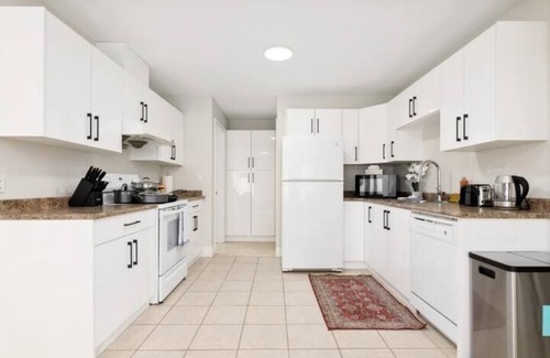 Fleetwood House | Executive Guest Suite in Surrey, BC